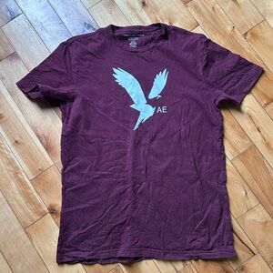 💥 5 for $15 - American Eagle Outfitters Burgundy Tee with Blue Graphic